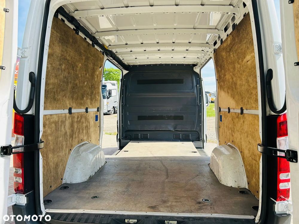 Mercedes-Benz Sprinter - 10