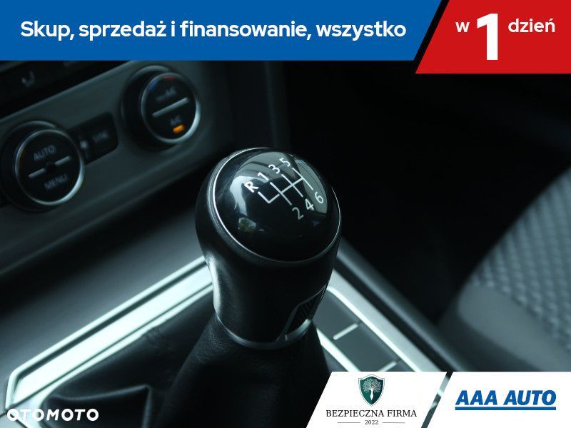 Volkswagen Passat - 17