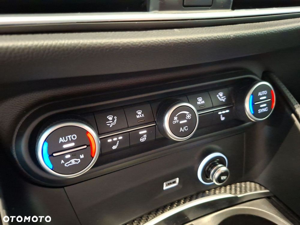 Alfa Romeo Stelvio - 23