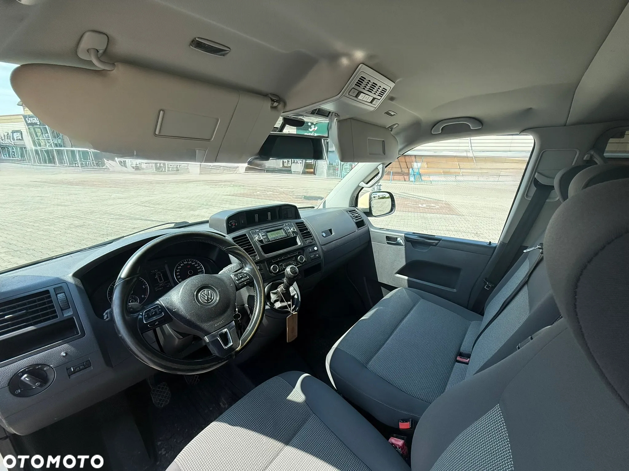 Volkswagen Caravelle - 7