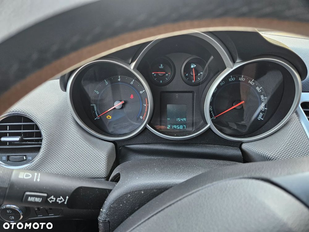 Chevrolet Cruze 1.6 LS - 13