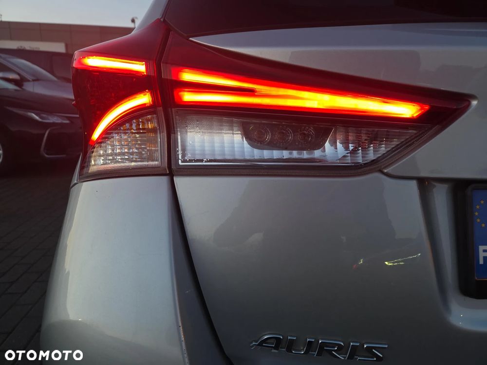 Toyota Auris 1.6 Premium MS - 28