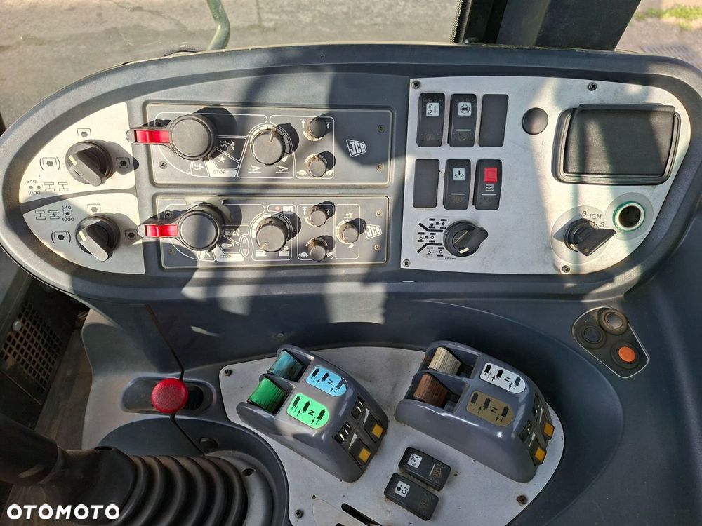 JCB Fastrac 3230 4X4 - 14