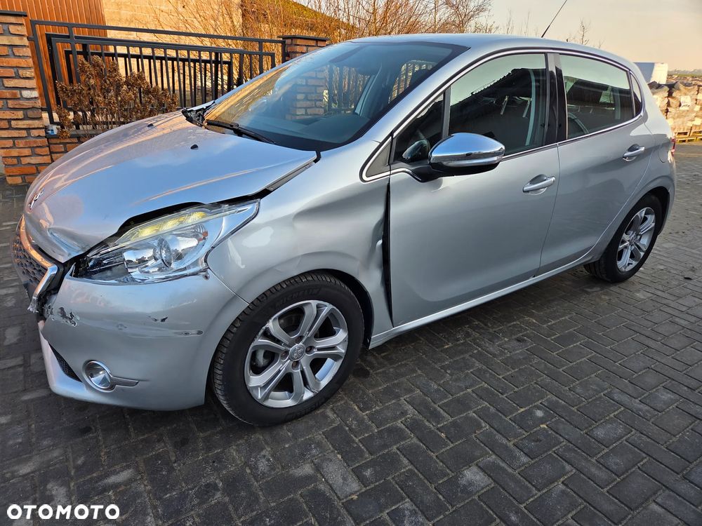 Peugeot 208 - 4