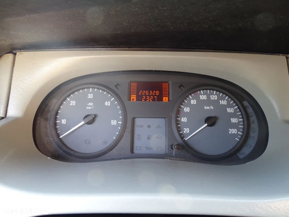 Opel Vivaro 2,0 DTI -90 KONI ,Klimatyzacja ,L1 H1 ,HAK, Zarejestrowany ,Paka długa 2,40m - 8