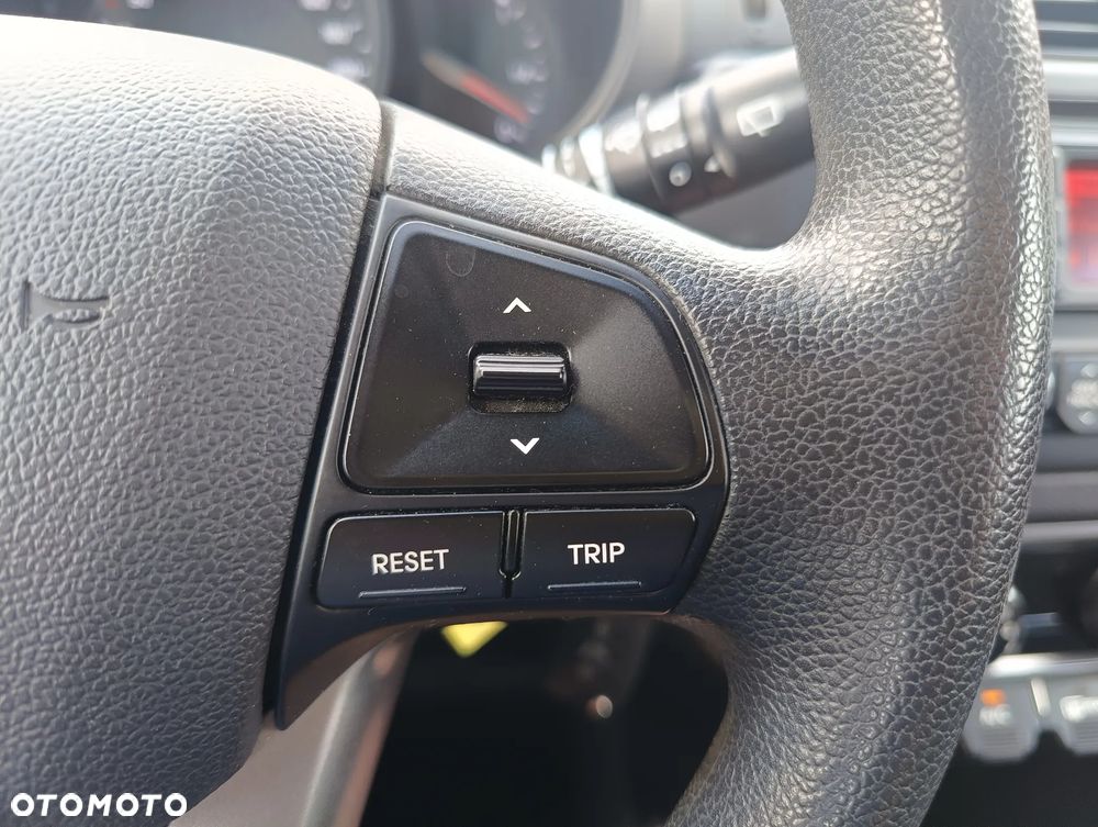 Kia Rio 1.2 Attract - 24