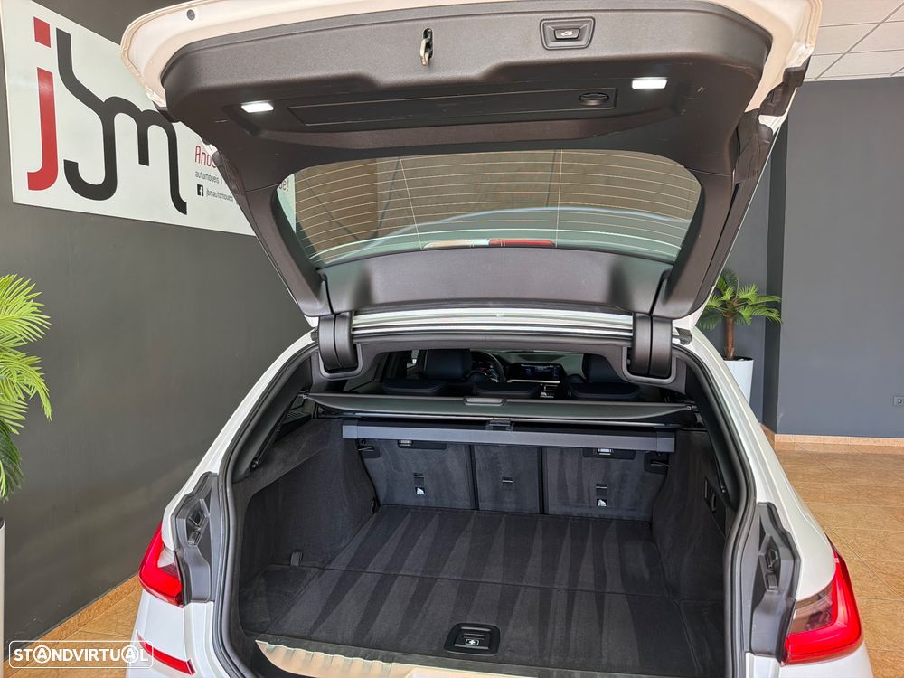 BMW 330 e Pack Desportivo M Auto - 22