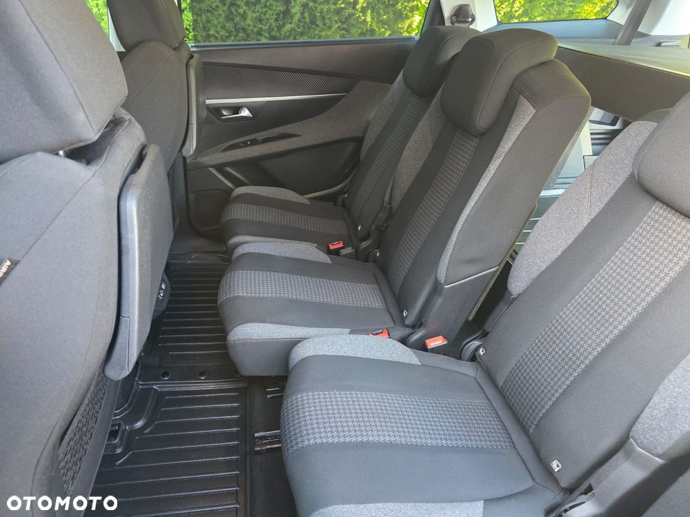 Peugeot 5008 - 17