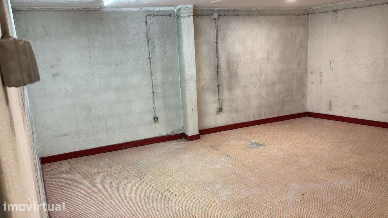 Armazém pronto a habitar em Loures - Grande imagem: 3/5