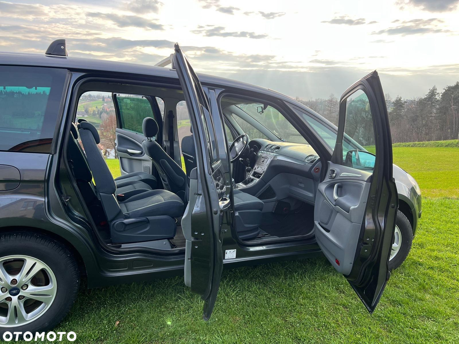 Ford Galaxy - 26