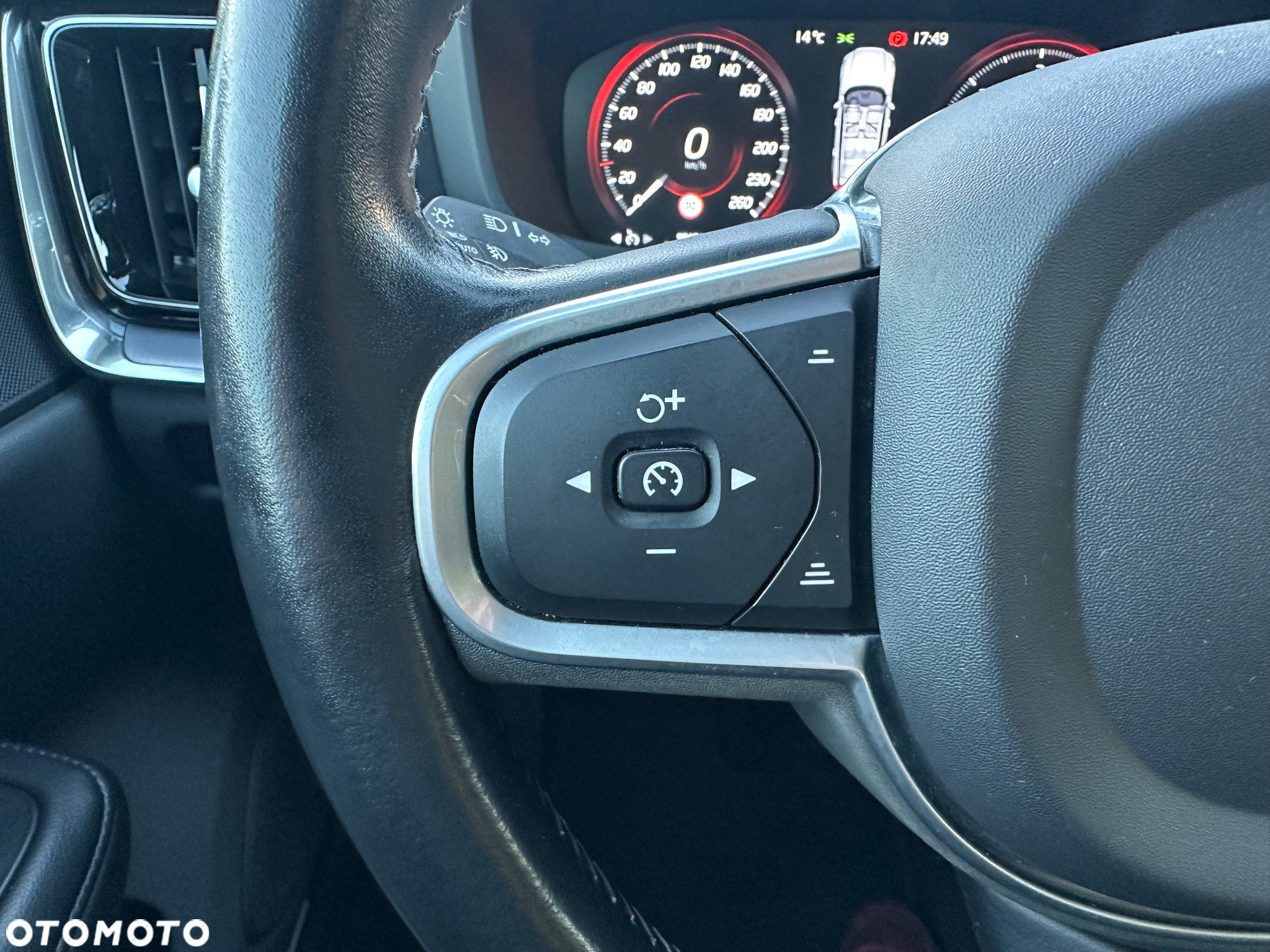 Volvo V60 D3 Drive-E Momentum - 32