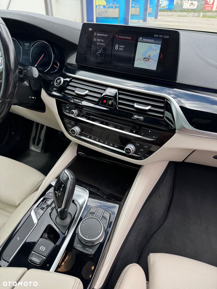 BMW Seria 5 525d - 11