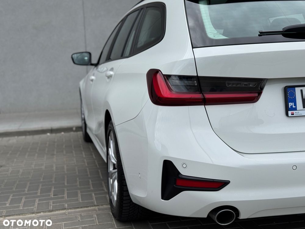 BMW Seria 3 318d mHEV - 25