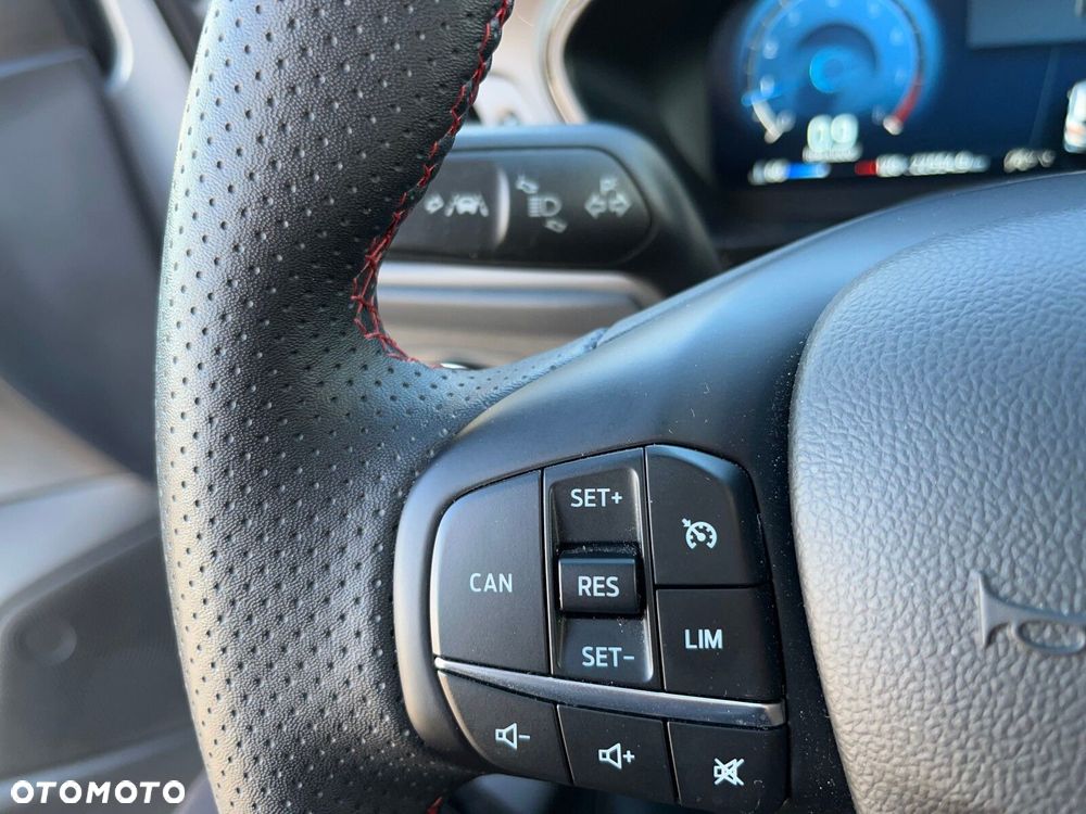 Ford Focus 1.0 EcoBoost ST-Line X - 24