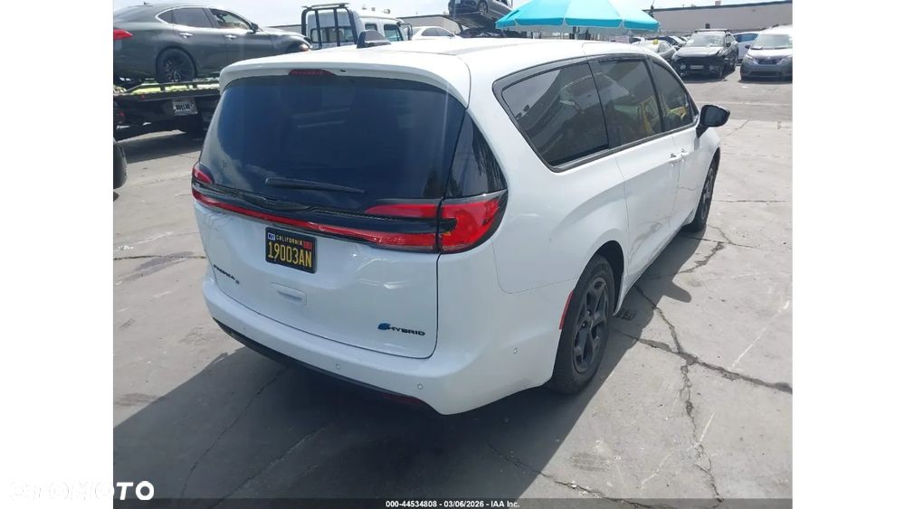 Chrysler Pacifica - 6