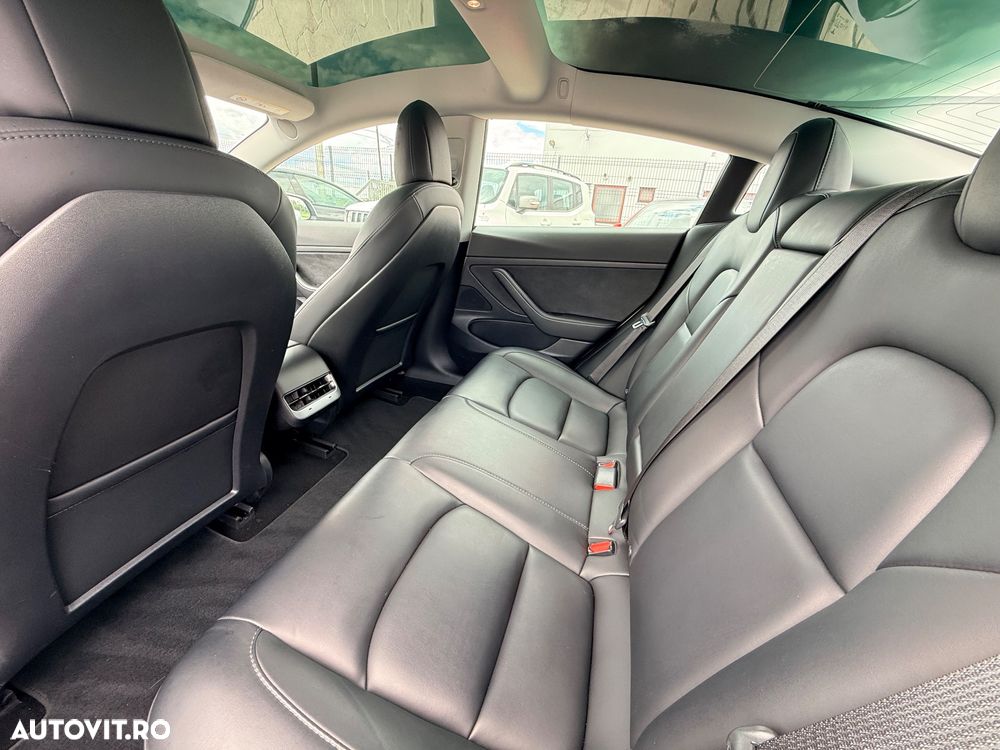 Tesla Model 3 - 8