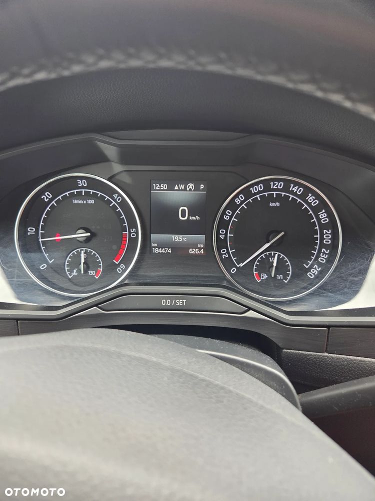Skoda Superb 2.0 TDI SCR 4x4 Style DSG - 9