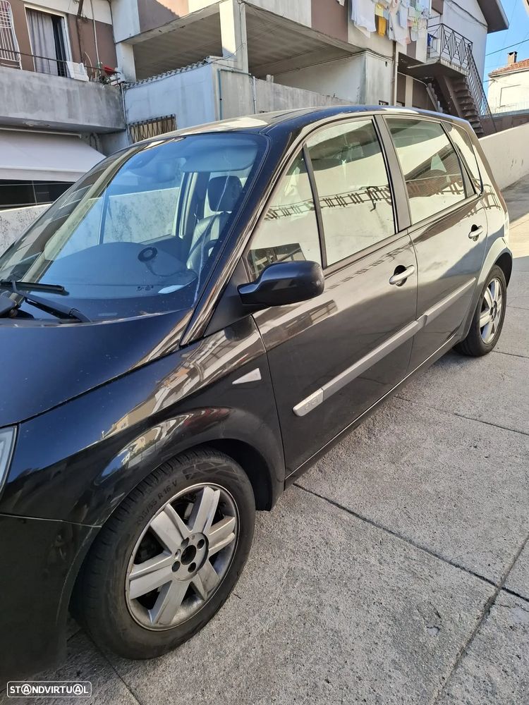Renault Scénic 1.5 dCi Dynamique S - 4