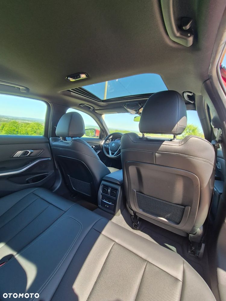 BMW Seria 3 330i xDrive Sport Line - 19