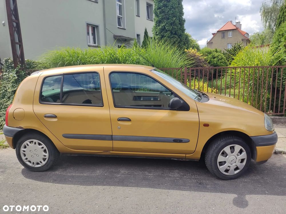 Renault Clio - 1