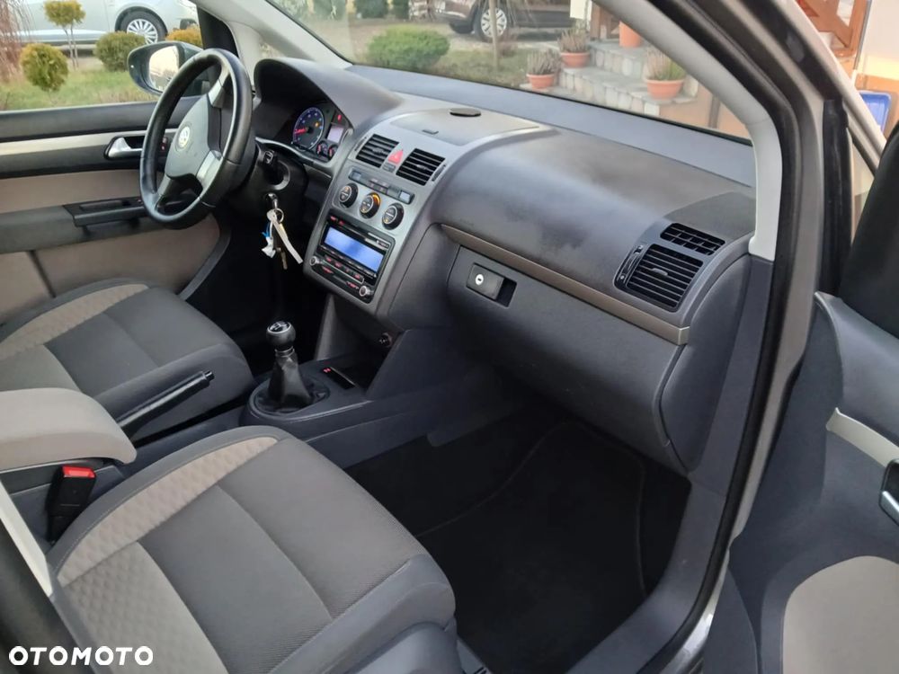 Volkswagen Touran 1.4 TSI Cross - 15