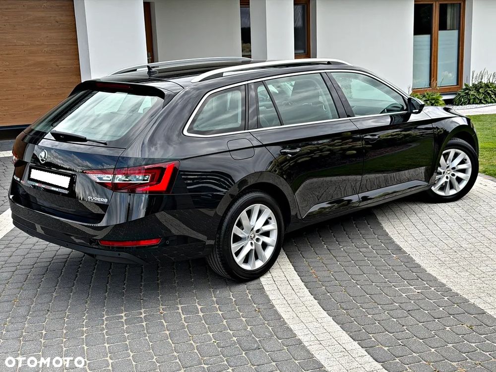 Skoda Superb 2.0 TDI Premium Edition - 16