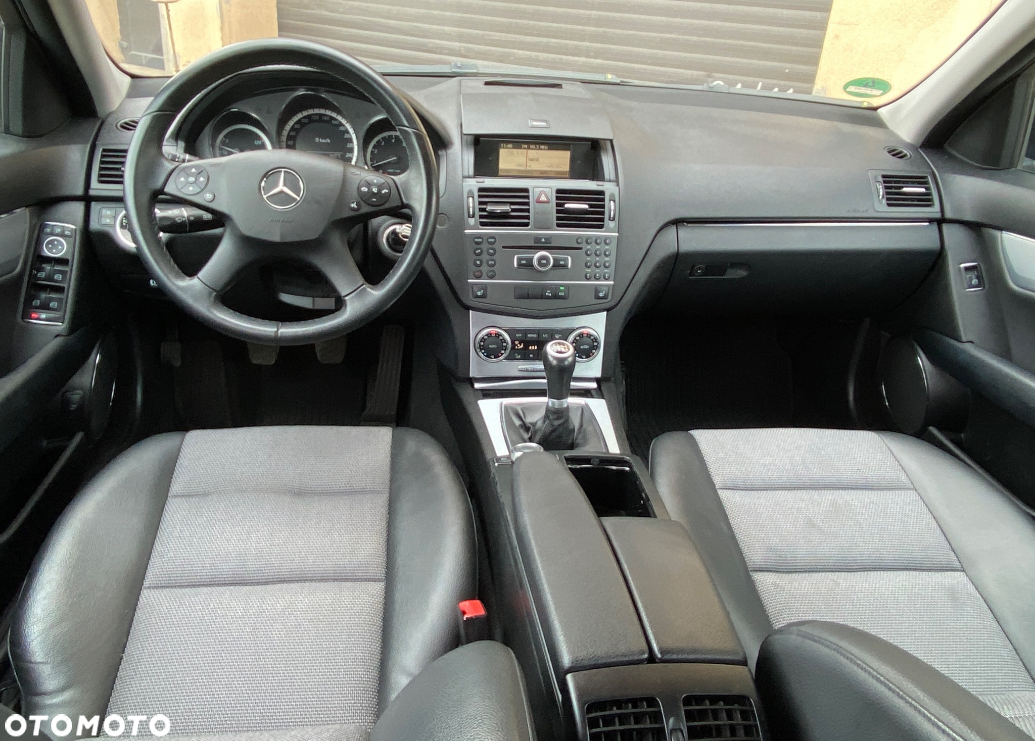 Mercedes-Benz Klasa C 180 CGI BlueEff Avantgarde - 16