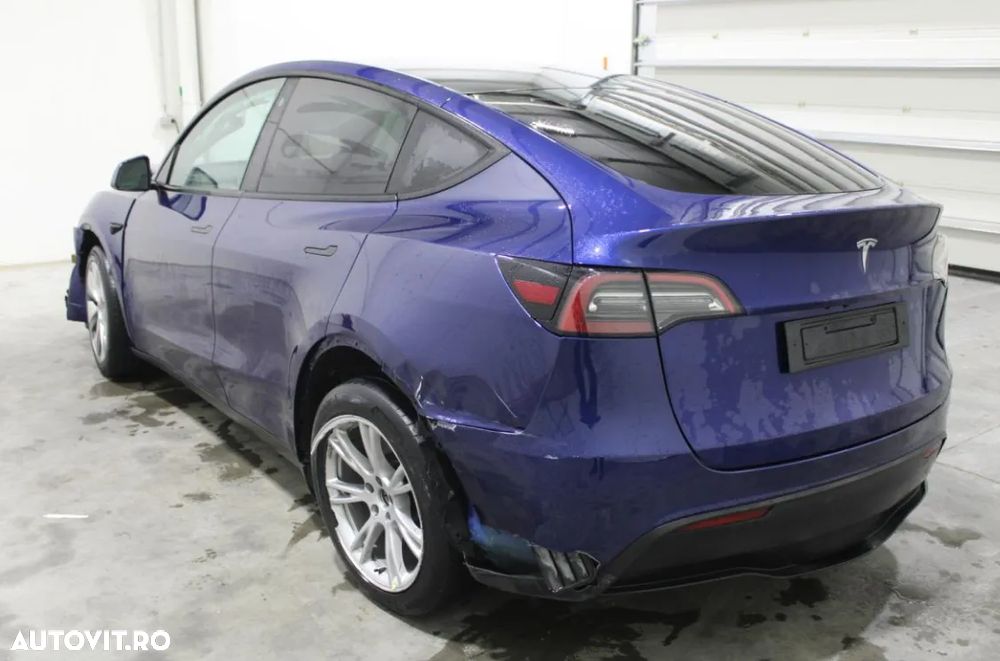 Tesla Model Y RWD - 10