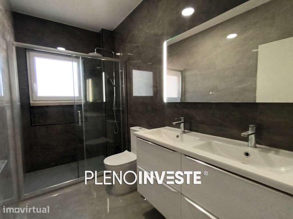 T4 Totalmente remodelado com vista rio no Seixal - Grande imagem: 3/27