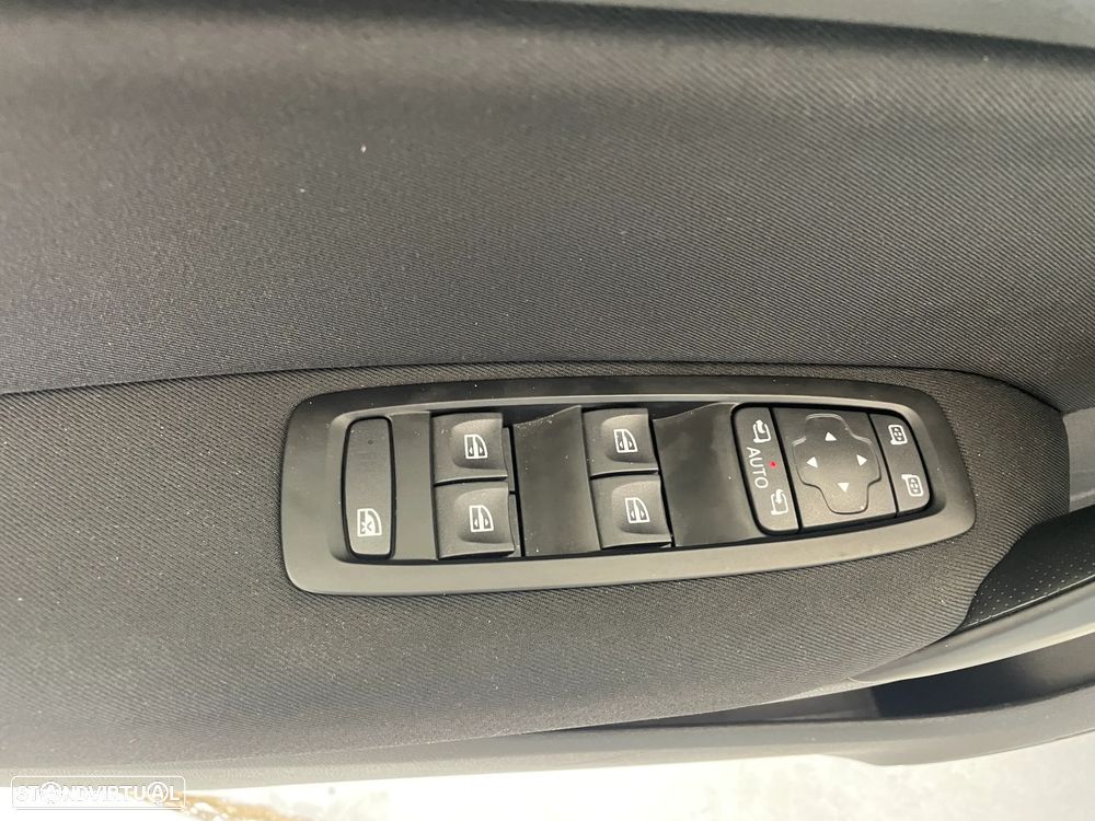 Renault Mégane ENERGY TCe 140 EDC LIMITED - 11
