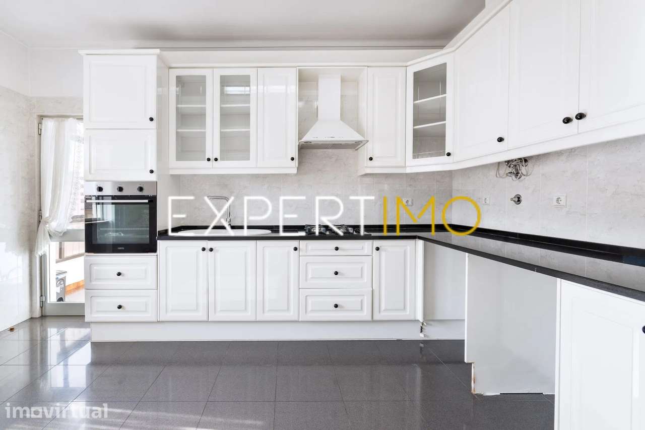 Apartamento T3 na Av. Dr. António Rodrigues Manito - Bairro do... - Grande imagem: 5/28