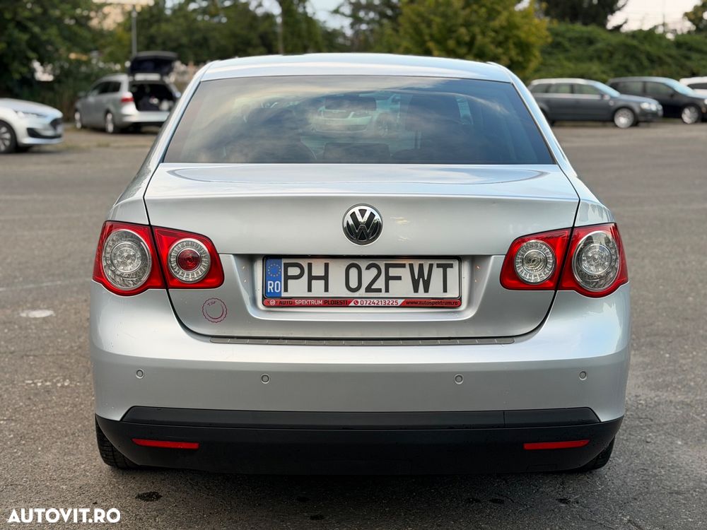Volkswagen Jetta 2.0 TDI Comfortline - 12