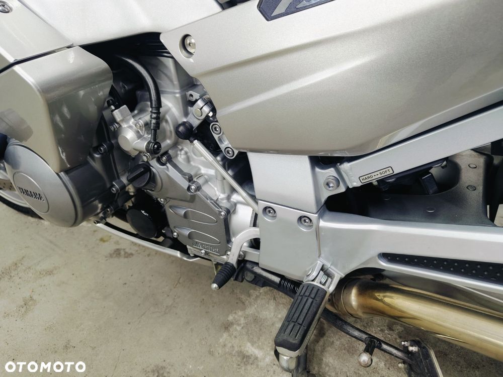 Yamaha FJR - 24