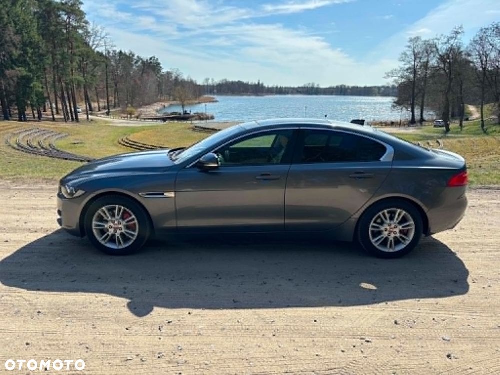 Jaguar XE 25t AWD Prestige - 5