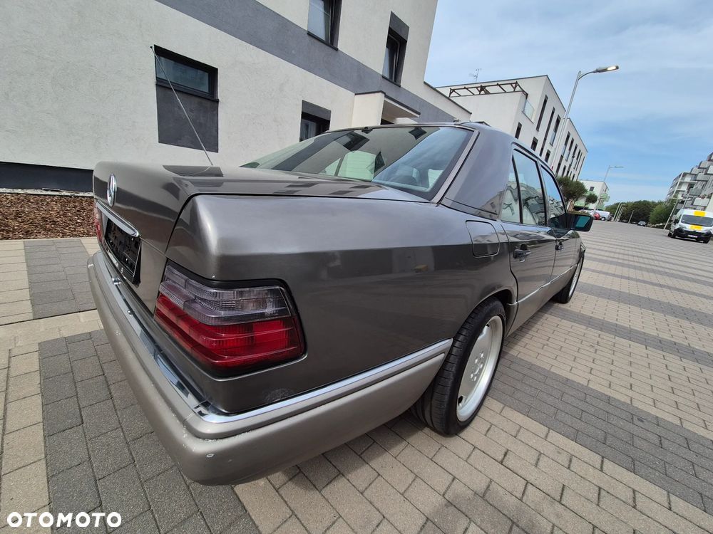 Mercedes-Benz W124 (1984-1993) - 24