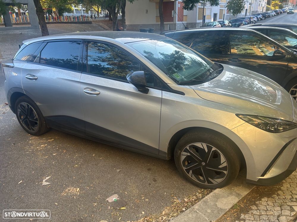 MG MG4 64 kWh Luxury - 1
