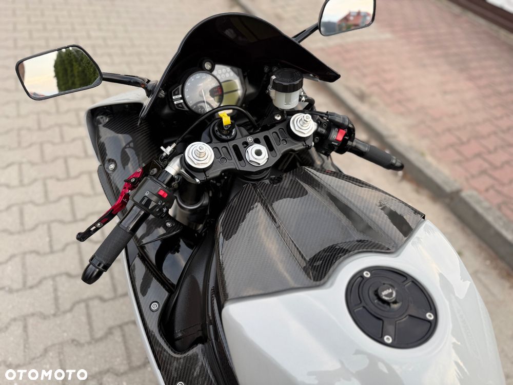 Yamaha R1 - 29