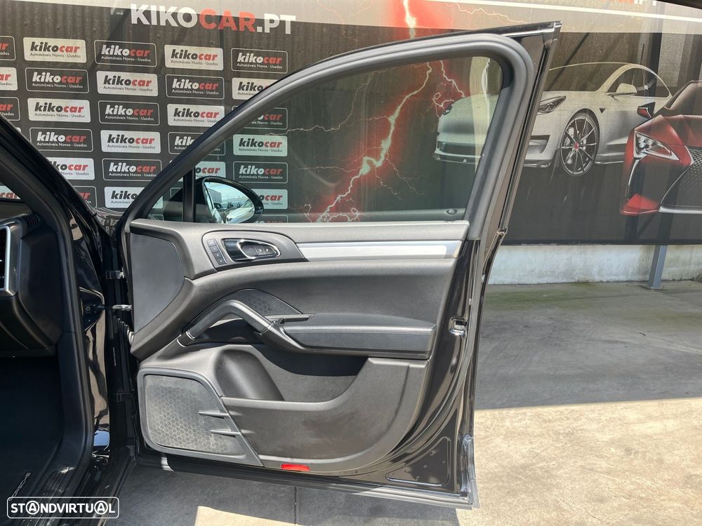 Porsche Cayenne Standard - 55