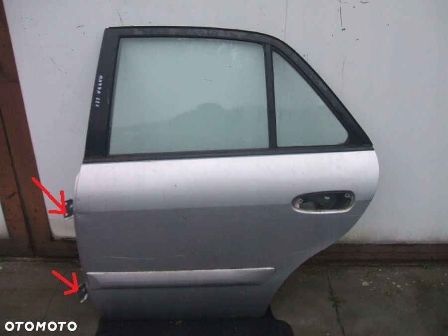MAZDA 626 97-02 DRZWI lewe tył ZAWIAS SZYBA - 1