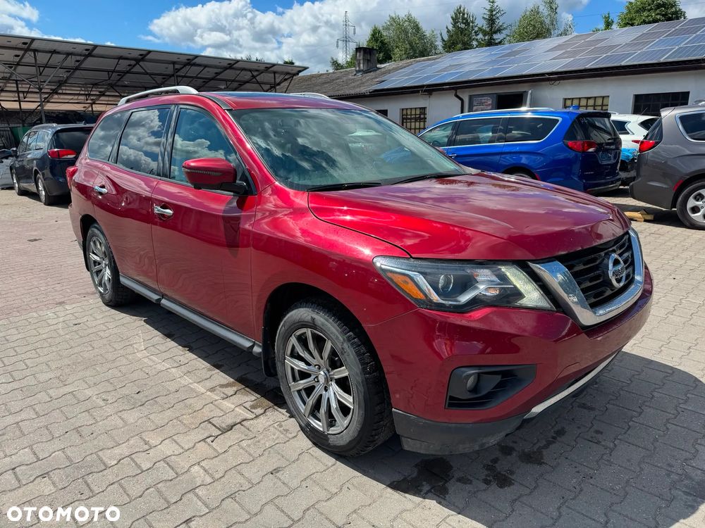 Nissan Pathfinder - 3