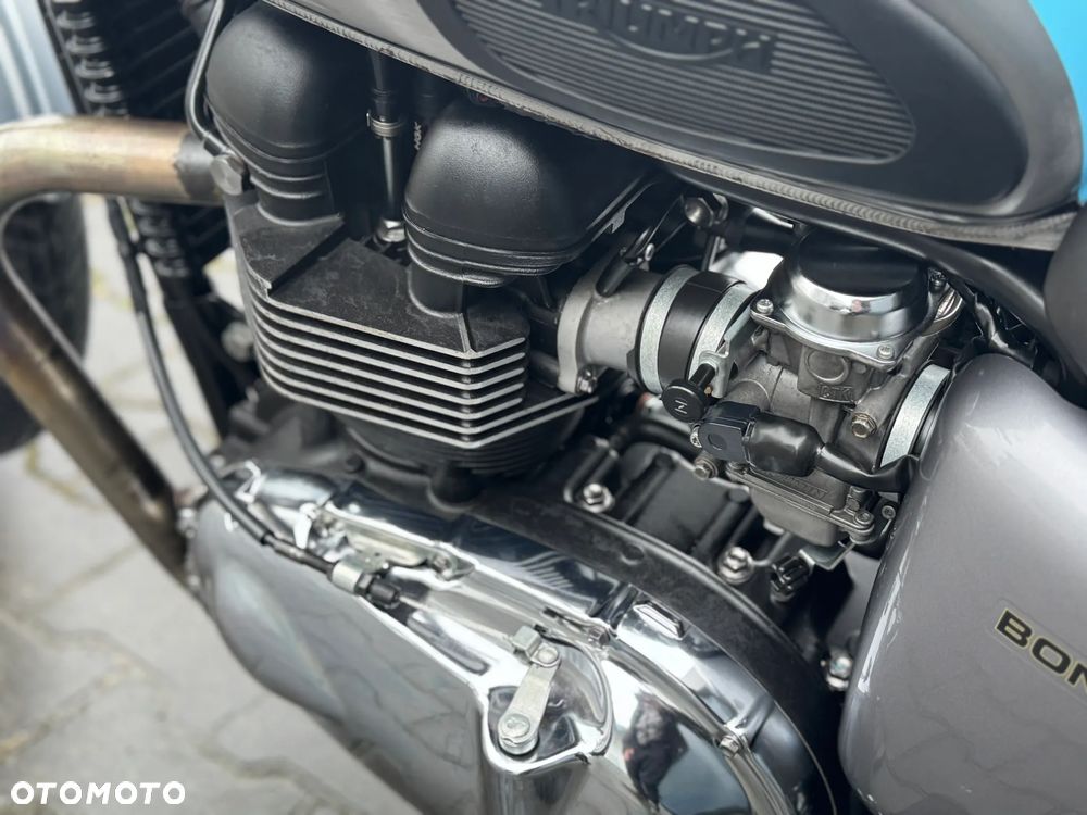 Triumph Bonneville - 35