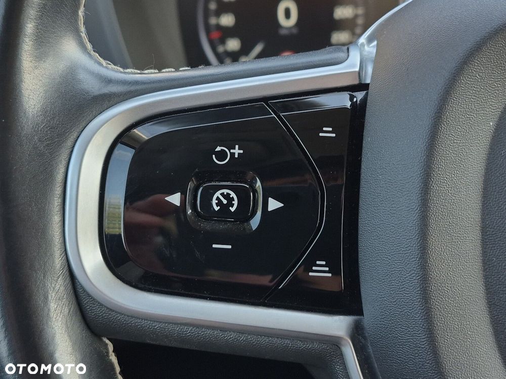 Volvo XC 60 D4 Momentum Pro - 17