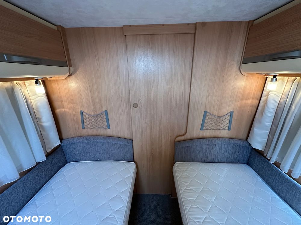 Adria ADORA 542 UT z napędem, nową markizą i dużą łazienką. - 31