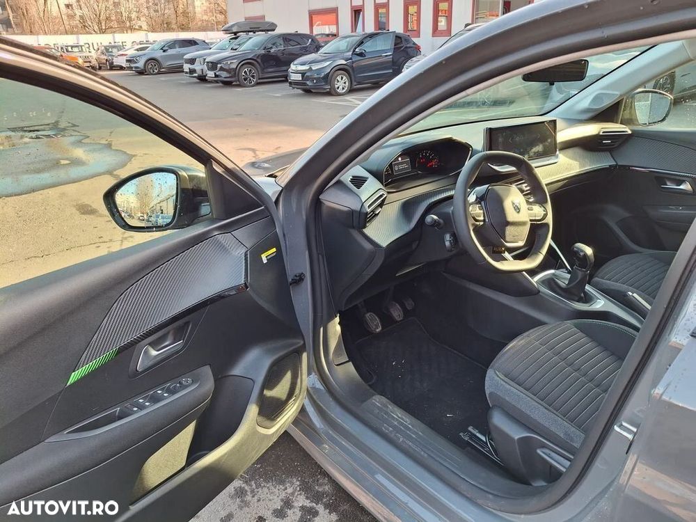 Peugeot 208 - 35