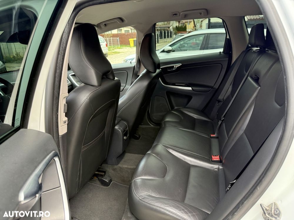 Volvo XC 60 D4 Momentum Pro - 16