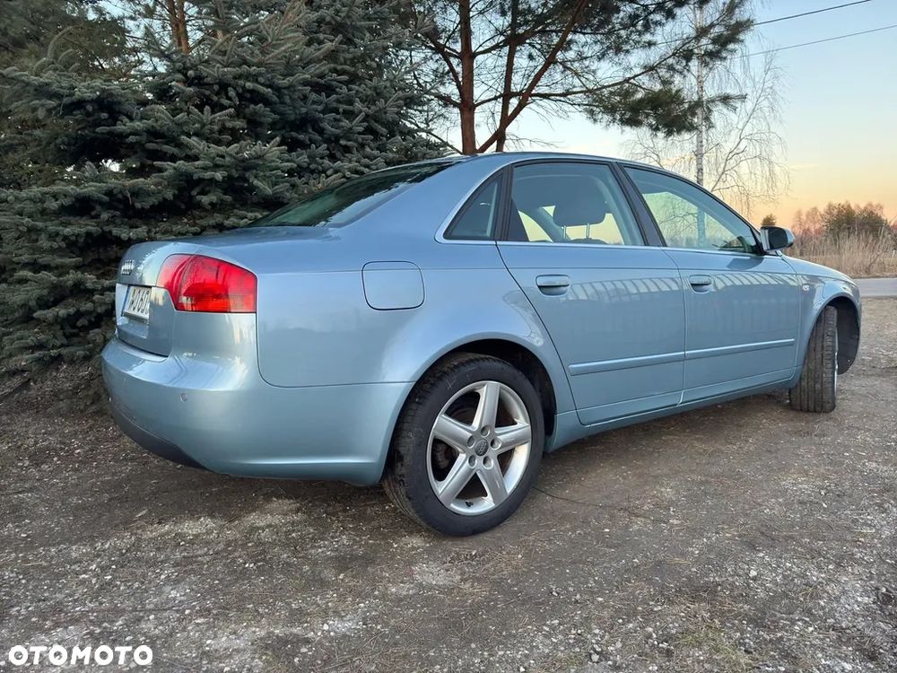 Audi A4 Limousine - 4