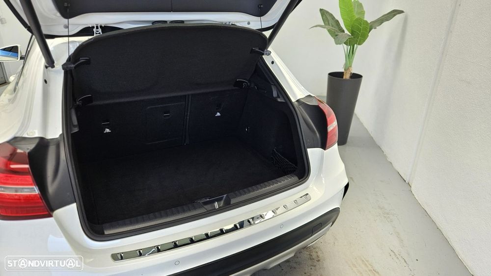 Mercedes-Benz GLA 250 AMG Line 4-Matic - 24