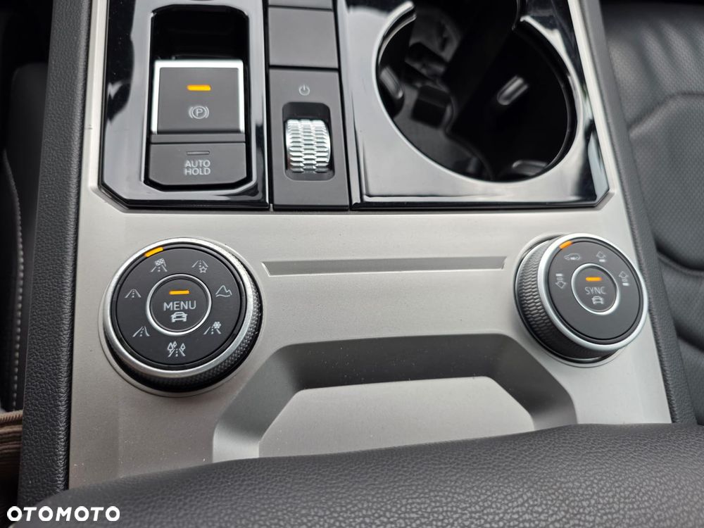 Volkswagen Touareg - 34