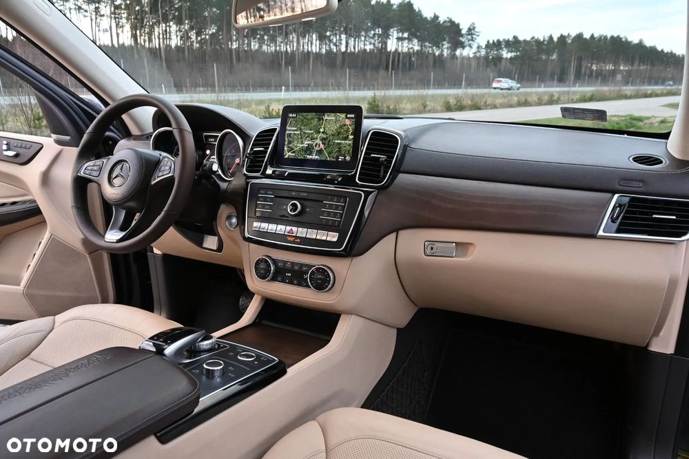 Mercedes-Benz GLS - 30