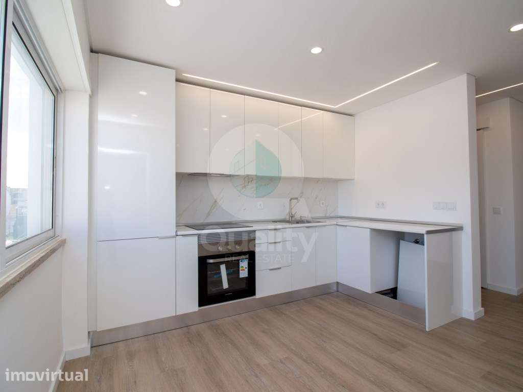 Apartamento T4 Totalmente Renovado - Verderena - Grande imagem: 4/43